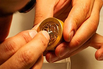 爱彼手表镶钻表带维修 